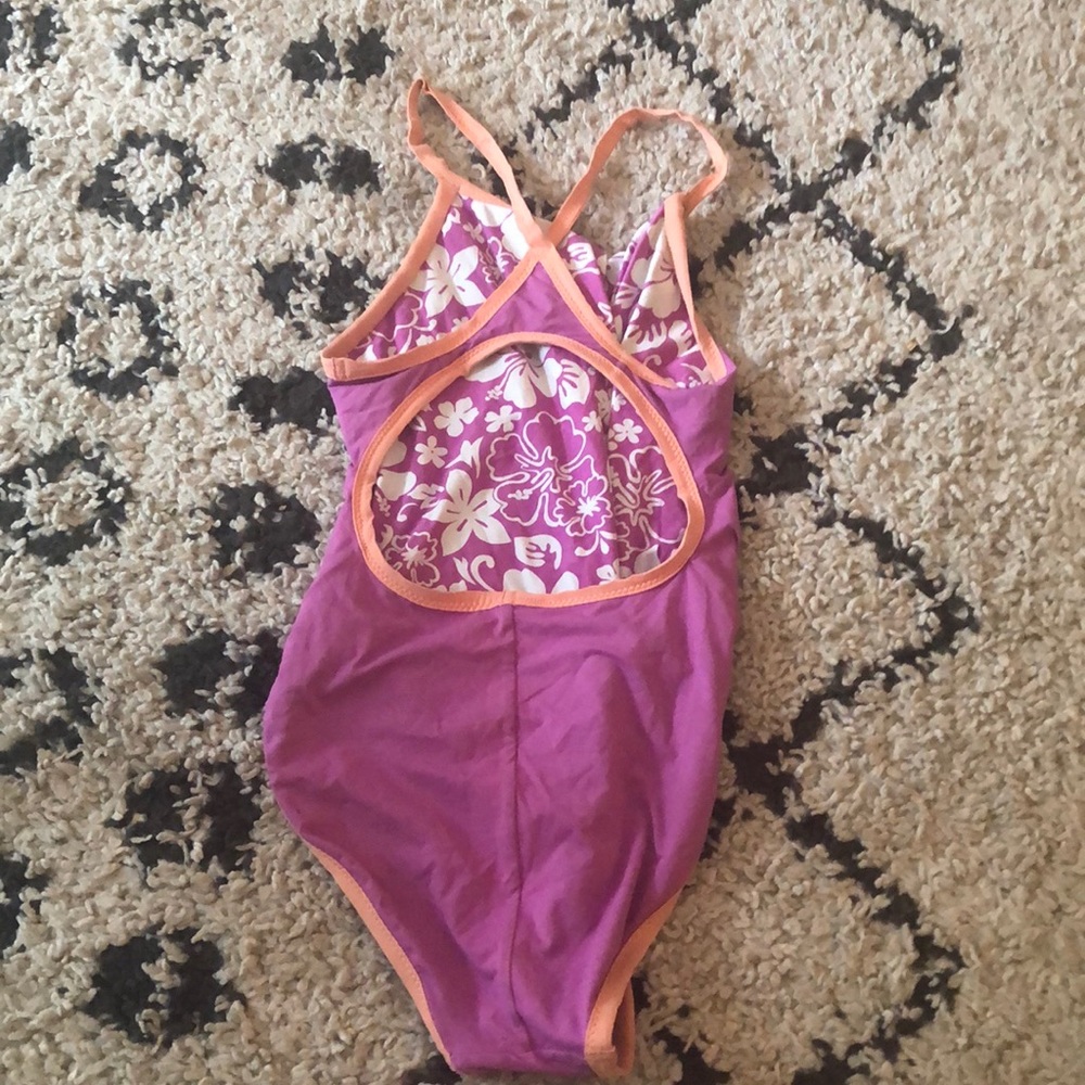 One piece - Picture 6 of 6